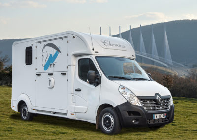 Camion chevaux modèle stalle – RENAULT MASTER III DCI 170